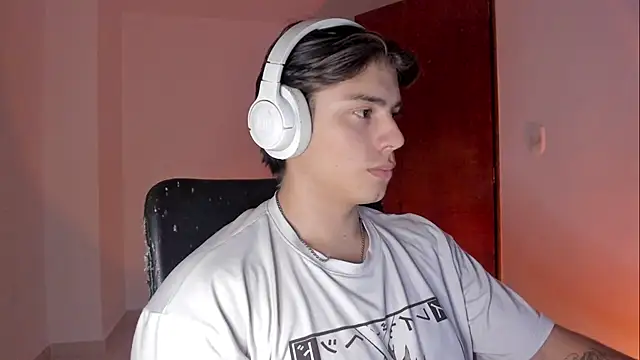 Snapshot of Giordano_Russo chatting on 10/31/25, 04:46 Giordano Russo online show from 10/31/25, 04:46