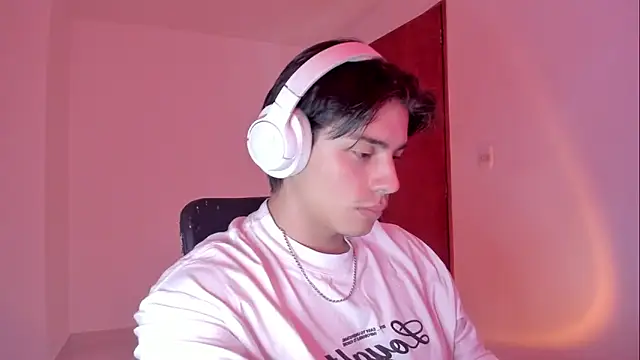 Snapshot of Giordano_Russo chatting on 11/04/25, 08:41 Giordano Russo online show from 11/04/25, 08:41