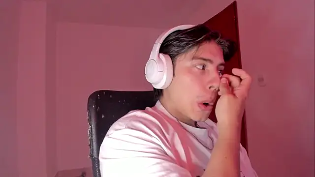 Snapshot of Giordano_Russo chatting on 11/05/25, 08:31 Giordano Russo online show from 11/05/25, 08:31