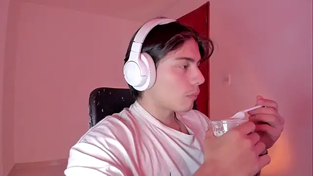 Snapshot of Giordano_Russo chatting on 11/15/25, 08:05 Giordano Russo online show from 11/15/25, 08:05