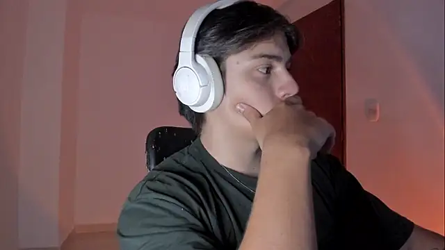 Snapshot of Giordano_Russo chatting on 11/18/25, 10:47 Giordano Russo online show from 11/18/25, 10:47