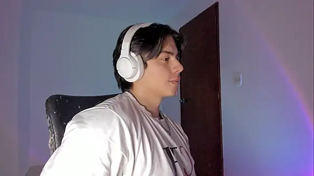 Snapshot of Giordano_Russo chatting on 11/21/25, 10:41 Giordano Russo online show from 11/21/25, 10:41