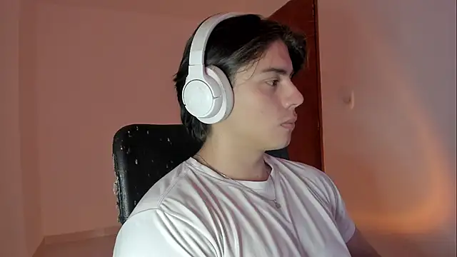 Snapshot of Giordano_Russo chatting on 11/24/25, 09:58 Giordano Russo online show from 11/24/25, 09:58