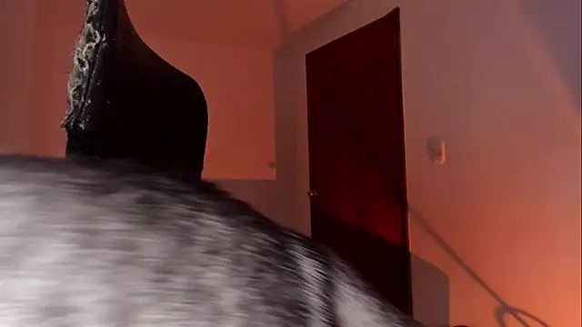 Snapshot of Giordano_Russo chatting on 11/25/25, 10:43 Giordano Russo online show from 11/25/25, 10:43