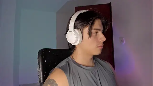 Snapshot of Giordano_Russo chatting on 12/04/25, 11:13 Giordano Russo online show from 12/04/25, 11:13