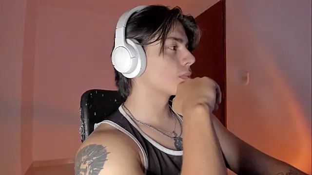 Snapshot of Giordano_Russo chatting on 12/15/25, 02:49 Giordano Russo online show from 12/15/25, 02:49