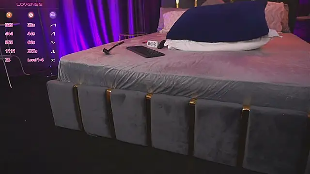 Snapshot of EmpressDesires chatting on 09/20/25, 02:34 EmpressDesires online show from 09/20/25, 02:34