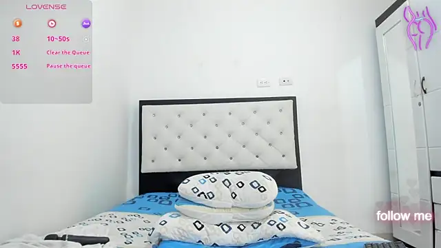 CuteLatinaxx online show from 10/17/25, 03:25