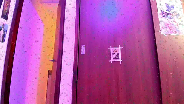 Snapshot of _Lunnaa_ chatting on 10/18/25, 11:05 Lunnaa online show from 10/18/25, 11:05