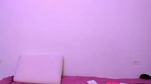Snapshot of _Lunnaa_ chatting on 07/30/26, 01:15 Lunnaa online show from 07/30/26, 01:15