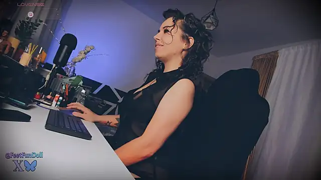 LisaDove online show from 12/20/24, 01:03