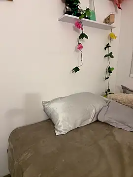 oriana zoeee online show from 10/30/25, 12:12