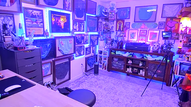 Briefs bud online show from 11/30/25, 03:32