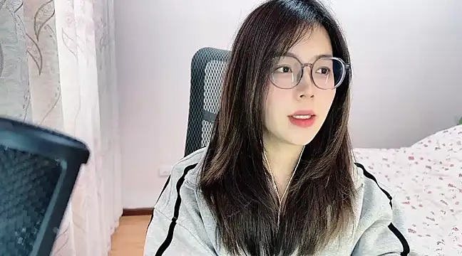 Snapshot of Butterfly--- chatting on 12/08/24, 08:41 Butterfly--- online show from 12/08/24, 08:41