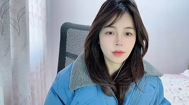 Snapshot of Butterfly--- chatting on 12/15/24, 05:45 Butterfly--- online show from 12/15/24, 05:45