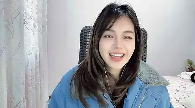 Snapshot of Butterfly--- chatting on 12/15/24, 08:52 Butterfly--- online show from 12/15/24, 08:52