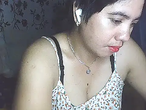 Snapshot of lovely_samxxx24 chatting on 12/08/24, 02:49 lovely samxxx24 online show from 12/08/24, 02:49