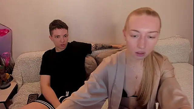 Snapshot of secret_dreams__ chatting on 11/21/25, 02:38 secret dreams online show from 11/21/25, 02:38