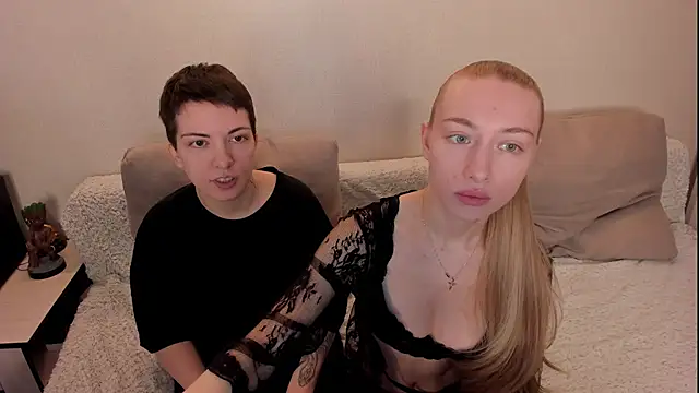 Snapshot of secret_dreams__ chatting on 12/16/25, 11:15 secret dreams online show from 12/16/25, 11:15