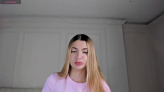 NiaHolland online show from 04/25/26, 08:28
