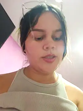 Snapshot of sweet_lucia chatting on 11/16/25, 12:27 sweet lucia online show from 11/16/25, 12:27