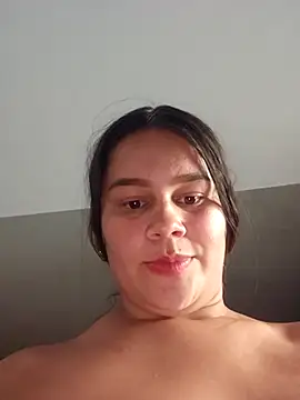Snapshot of sweet_lucia chatting on 02/11/26, 05:51 sweet lucia online show from 02/11/26, 05:51