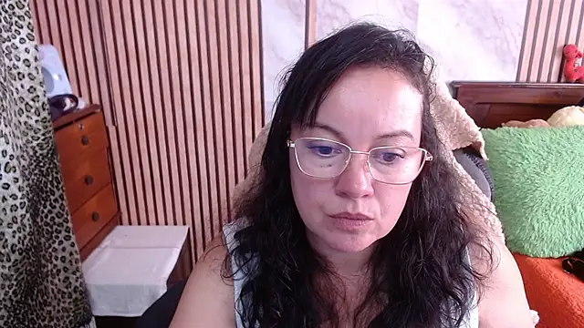 Sonialorens  online show from 09/22/25, 04:53