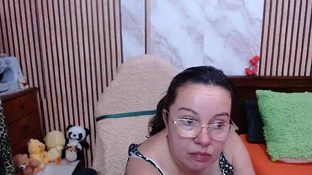 Sonialorens  online show from 10/13/25, 11:16