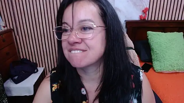 Sonialorens  online show from 10/17/25, 09:50