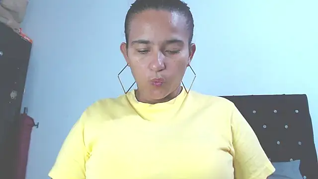 Snapshot of isabella_dirty69 chatting on 05/19/26, 10:16 isabella dirty69 online show from 05/19/26, 10:16