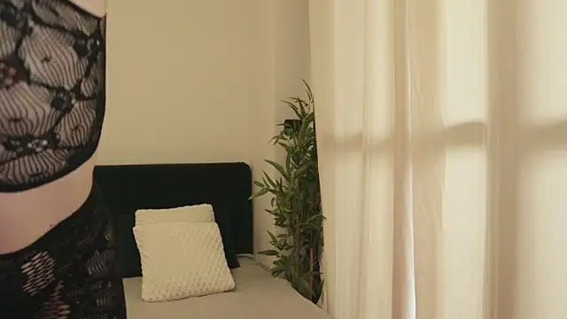 Snapshot of Luna_Riva chatting on 09/23/25, 09:01 Luna Riva online show from 09/23/25, 09:01