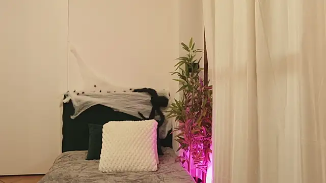 Snapshot of Luna_Riva chatting on 10/23/25, 09:41 Luna Riva online show from 10/23/25, 09:41