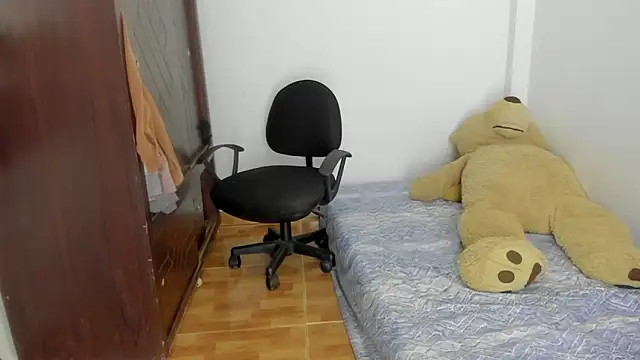 Snapshot of Emma_lean chatting on 09/16/25, 11:00 Emma lean online show from 09/16/25, 11:00