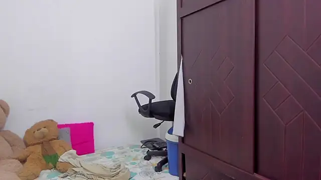 Snapshot of Emma_lean chatting on 10/28/25, 11:58 Emma lean online show from 10/28/25, 11:58