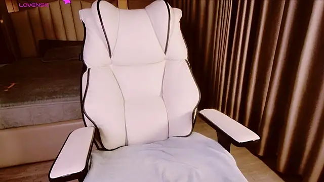 Girl  Funny online show from 09/29/25, 05:51