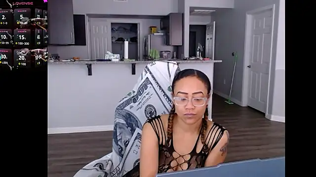 RylHoneyy online show from 06/12/26, 07:46