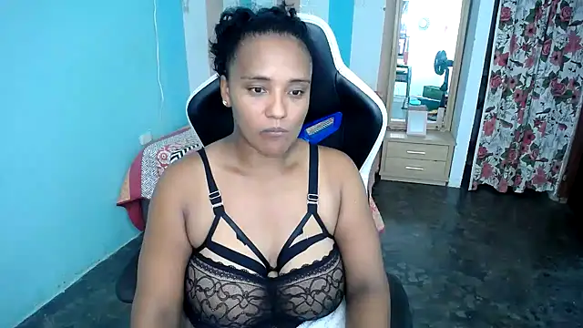 Snapshot of marysol83 chatting on 10/11/25, 03:28 marysol83 online show from 10/11/25, 03:28