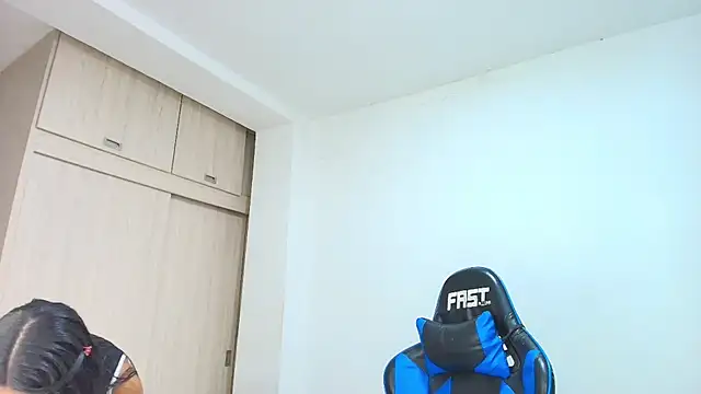 sophiax-x online show from 10/21/25, 07:14