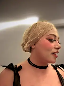 seraphine23 online show from 10/11/25, 06:01