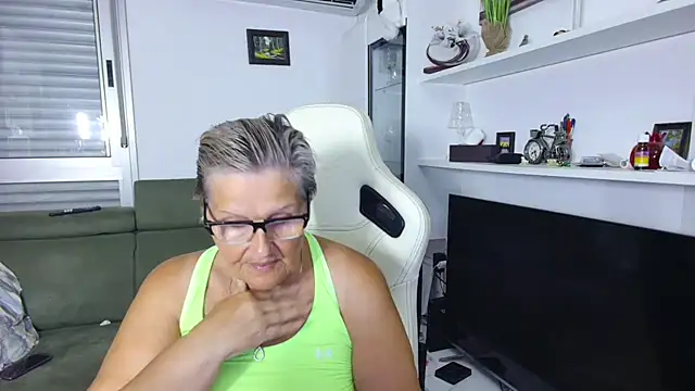 Selenna57 online show from 06/18/26, 05:17