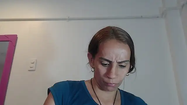 Amber Moore online show from 10/23/25, 01:38