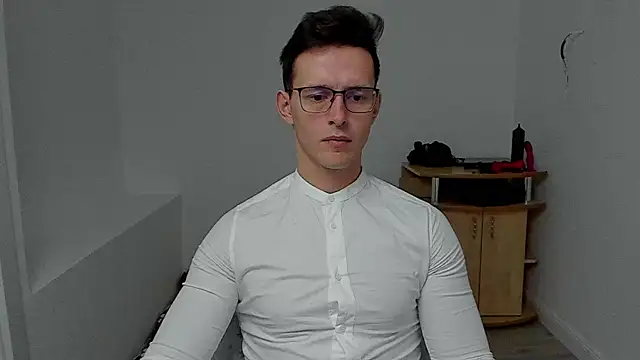 sexxymuscles4u online show from 12/12/24, 06:36