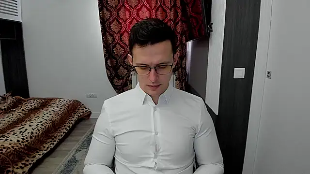 sexxymuscles4u online show from 02/21/25, 08:40