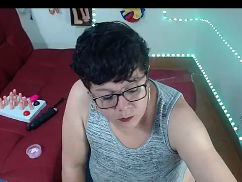 angelitolove727 online show from 07/06/26, 01:57