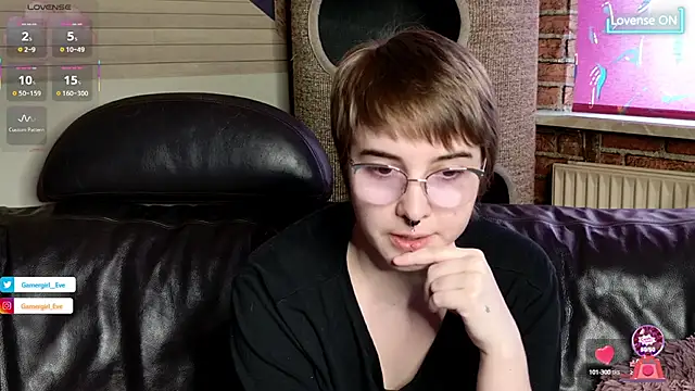 Snapshot of GamerGirl_Eve chatting on 09/24/25, 03:59 GamerGirl Eve online show from 09/24/25, 03:59