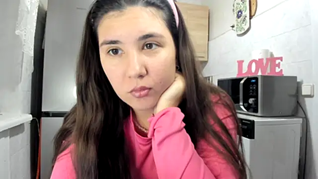 Snapshot of MiaMarrone chatting on 11/25/25, 03:45 MiaMarrone online show from 11/25/25, 03:45