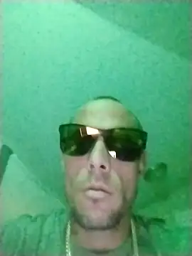 Snapshot of DaddyDK8989 chatting on 10/29/25, 08:27 DaddyDK8989 online show from 10/29/25, 08:27