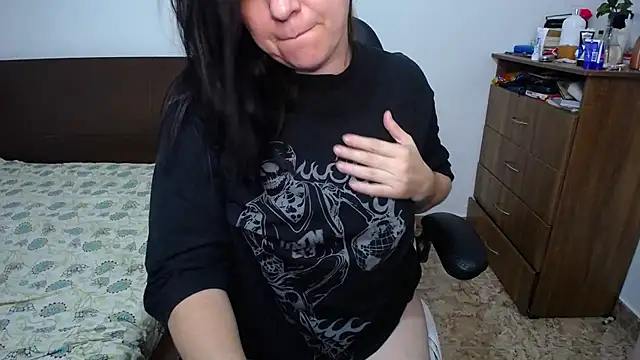 Snapshot of alexa_milsf chatting on 10/07/25, 01:36 alexa milsf online show from 10/07/25, 01:36