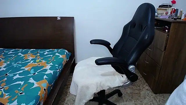 Snapshot of alexa_milsf chatting on 10/18/25, 01:08 alexa milsf online show from 10/18/25, 01:08