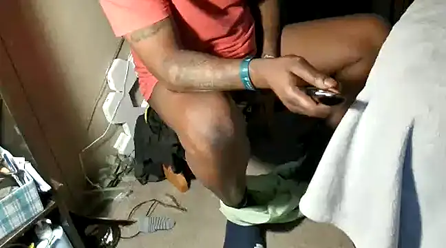 Makeyoucumallover online show from 12/31/24, 01:41